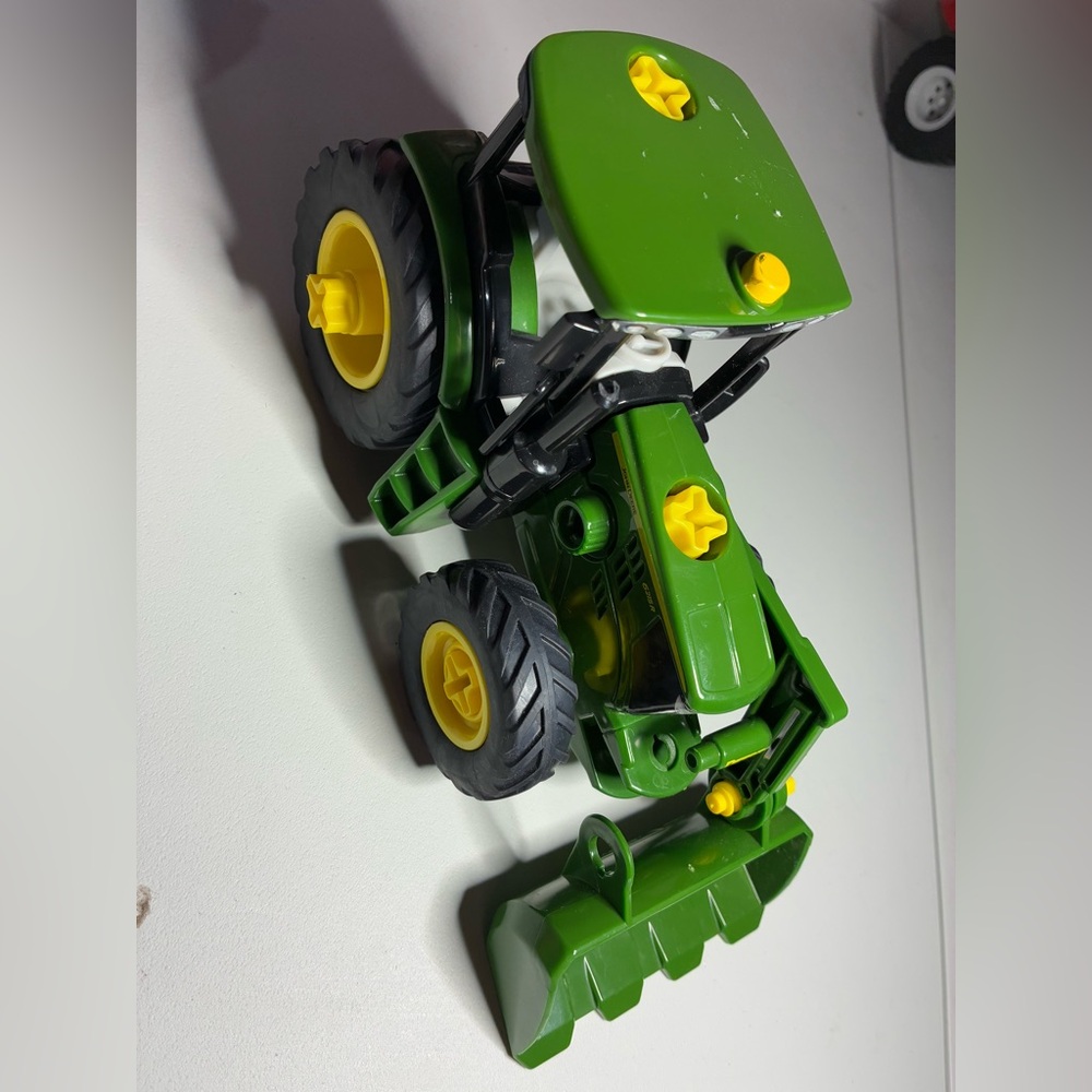 John Deere Tractor - Incomplete